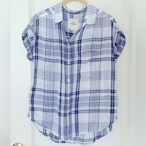 American Eagle button down short sleeve top. Women’s size small